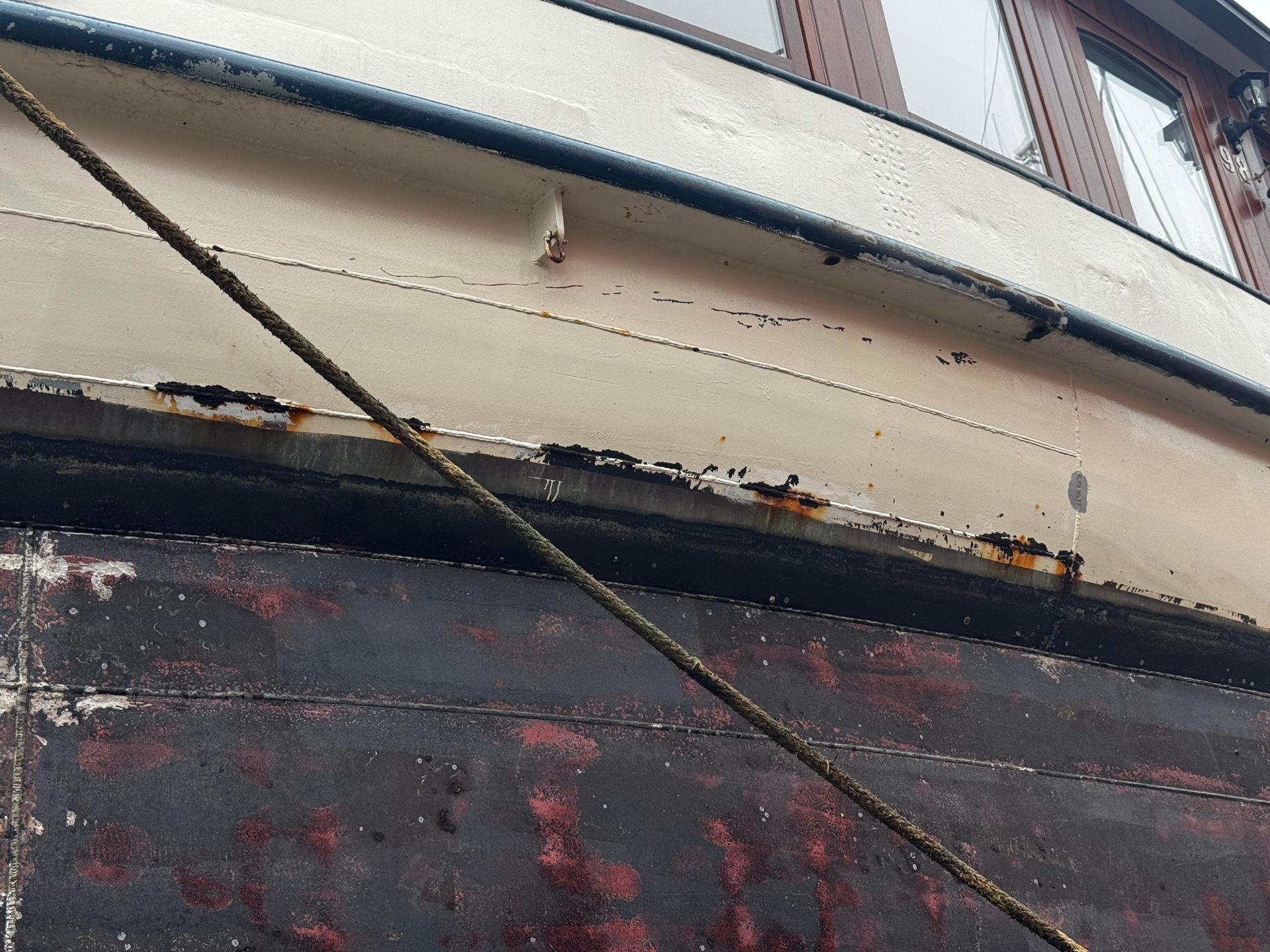 Technische werkopname aan boord van een woonschip